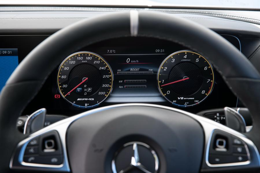 Панель приборов Mercedes-AMG E63 S 4Matic+ 2017 года  (AU) (фото 7 из 40)